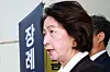 (부천=뉴스1) 이호윤 기자 = 추미애 경기도지사가 17일 경기 부천시 순천향대학교 병원 장례식장에서 부천 도장공장 화재 사망 소방관의 조문을 마친 뒤 기자회견을 하고 있다. 2026.10.17/뉴스1