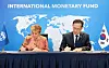 Minister of Finance and Economy Lee Hyoung-il, right, and Managing Director of International Monetary Fund Kristalina Georgieva sign a document for AI partnership between Korea and the international financial organization in Bangkok on Oct. 18.