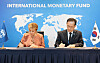 이형일 부총리-IMF 총재, 글로벌 AI허브 파트너십 의향서 서명 (서울=연합뉴스) 이형일 부총리 겸 재정경제부 장관이 17일(현지시간) 태국 방콕 퀸시리낏 컨벤션센터(QSNCC)에서 크리스탈리나 게오르기에바 국제통화기금(IMF) 총재와 글로벌 AI허브 및 역량개발 파트너십 지속 의향서에 서명하고 있다. 2026.10.18 [재정경제부 제공. 재판매 및 DB 금지] photo@yna.co.kr/2026-10-18 12:00:12/