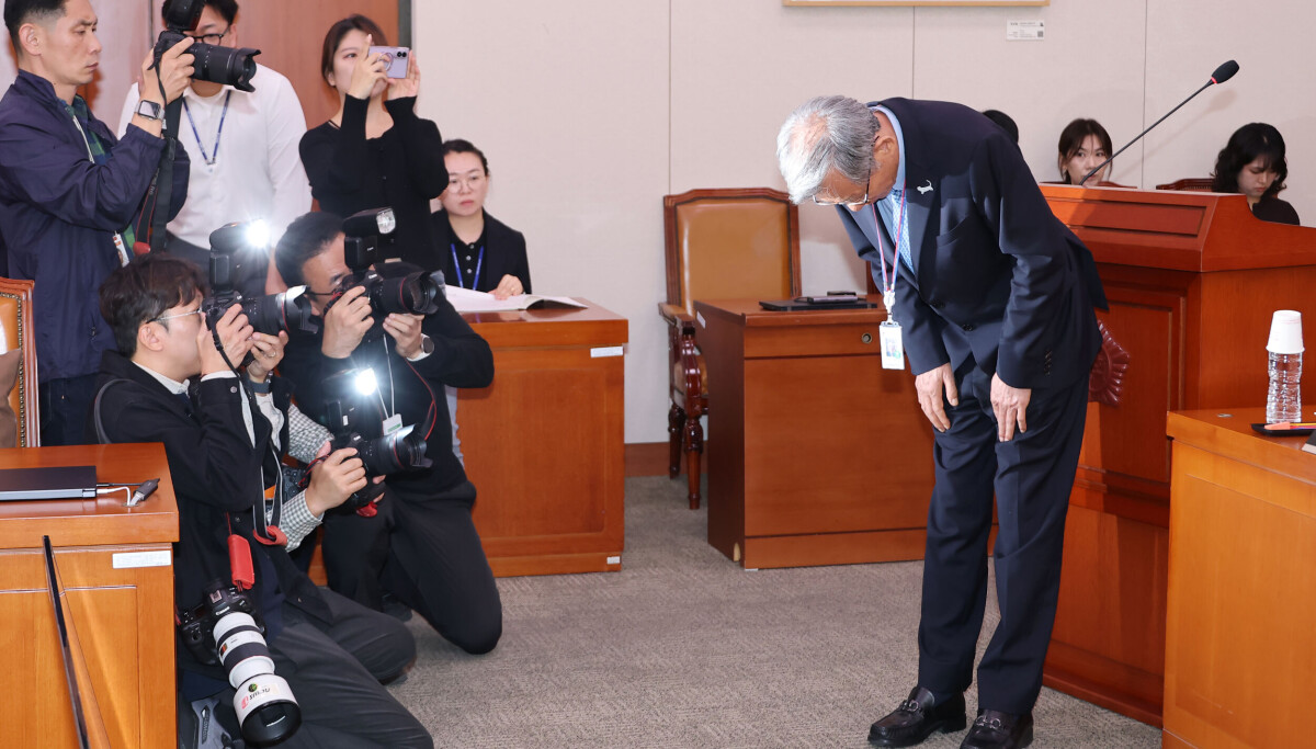 Image accompanying source report: Seoul orders full audit after museum chief's own scroll was shown as a patriot's work