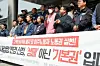 2023년 5월 3일 방글라데시 국적 이주노동자와 시민단체가 고용노동부 전주지청 앞에서 기자회견을 열고 “종교적 이유로 사업장 변경을 요구했으나 고용센터로부터 거절당했다”고 주장했다. 연합뉴스