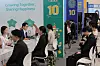 박람회 현장 면접 기다리는 구직자들 (서울=연합뉴스) 류영석 기자 = 19일 서울 중구 동대문디자인플라자에서 열린 2026 금융권 공동채용 박람회에서 구직자들이 참가 기업 부스를 찾아 현장 면접을 기다리고 있다. 2026.8.19 ondol@yna.co.kr/2026-08-19 11:06:15/