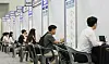 채용 상담에 나선 청년 구직자들 (부산=연합뉴스) 강선배 기자 = 21일 부산 해운대구 벡스코 제2전시장에서 열린 '2026 부산청년 메가(Mega) 채용박람회'에서 구직자들이 참가 기업 관계자와 채용상담을 하고 있다. 이번 박람회에는 부산권 우수기업 102개 사가 참여해 청년 구직자들을 대상으로 현장면접과 채용상담을 진행한다. 2026.9.21 sbkang@yna.co.kr/2026-09-21 14:33:20/