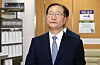 Former Justice Minister Park Sung-jae enters the Seoul Central District Court in Seocho District, southern Seoul, on June 22.