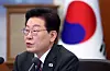 President Lee Jae Myung speaks during a meeting with secretaries at the Blue House in central Seoul on Oct. 22.