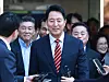 (서울=뉴스1) 구윤성 기자 = 오세훈 서울시장이 23일 서울 서초구 서울고등법원에서 열린 '명태균 여론조사 대납 의혹 사건' 항소심 선고 공판에서 무죄 판결을 받고 법원을 나서고 있다. 2026.10.23/뉴스1