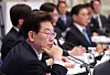 발언듣는 이재명 대통령 (서울=연합뉴스) 한상균 기자 = 이재명 대통령이 23일 청와대에서 열린 규제합리화위원회 2차 전체회의에서 참석자 발언을 듣고 있다. 2026.10.23 [청와대통신사진기자단] xyz@yna.co.kr/2026-10-23 14:53:47/