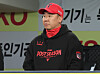 경기 지켜보는 KIA 이범호 감독 (대구=연합뉴스) 윤관식 기자 = 26일 대구 삼성라이온즈파크에서 열린 2026 신한 SOL KBO 포스트시즌 플레이오프 1차전 KIA 타이거즈와 삼성 라이온즈의 경기. KIA 이범호 감독이 경기를 지켜보고 있다. 2026.10.26 psik@yna.co.kr/2026-10-26 21:04:46/