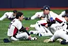 (서울=뉴스1) 김성진 기자 = 야구대표팀 박동원이 4일 서울 고척스카이돔에서 훈련을 하며 이동욱 코치와 대화하고 있다.류지현 감독이 이끄는 대표팀은 오는 8,9일 체코에 이어 15,16일에 일본과의 평가전 경기를 치를 예정이다. 2025.11.4/뉴스1