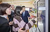 Hana Financial Group CEO Ham Young-joo, first from right, watches a student with developmental disabilities practice using a kiosk at a newly opened digital career exploration classroom at Miral School in Gangnam District, southern Seoul, on Oct. 27.