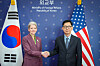 Korean Vice Minister of Foreign Affairs Park Yoon-joo, right, shakes hands with U.S. Under Secretary of State for Political Affairs Allison Hooker in a meeting to discuss about nuclear-related cooperation between Seoul and Washington on June 2.