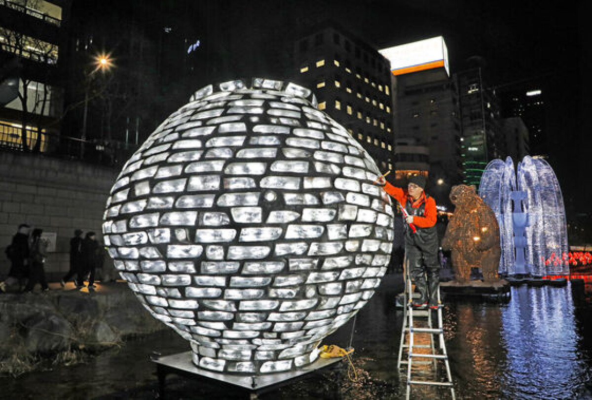 Artist Han Won-suk turns trash into treasure that gives Korean