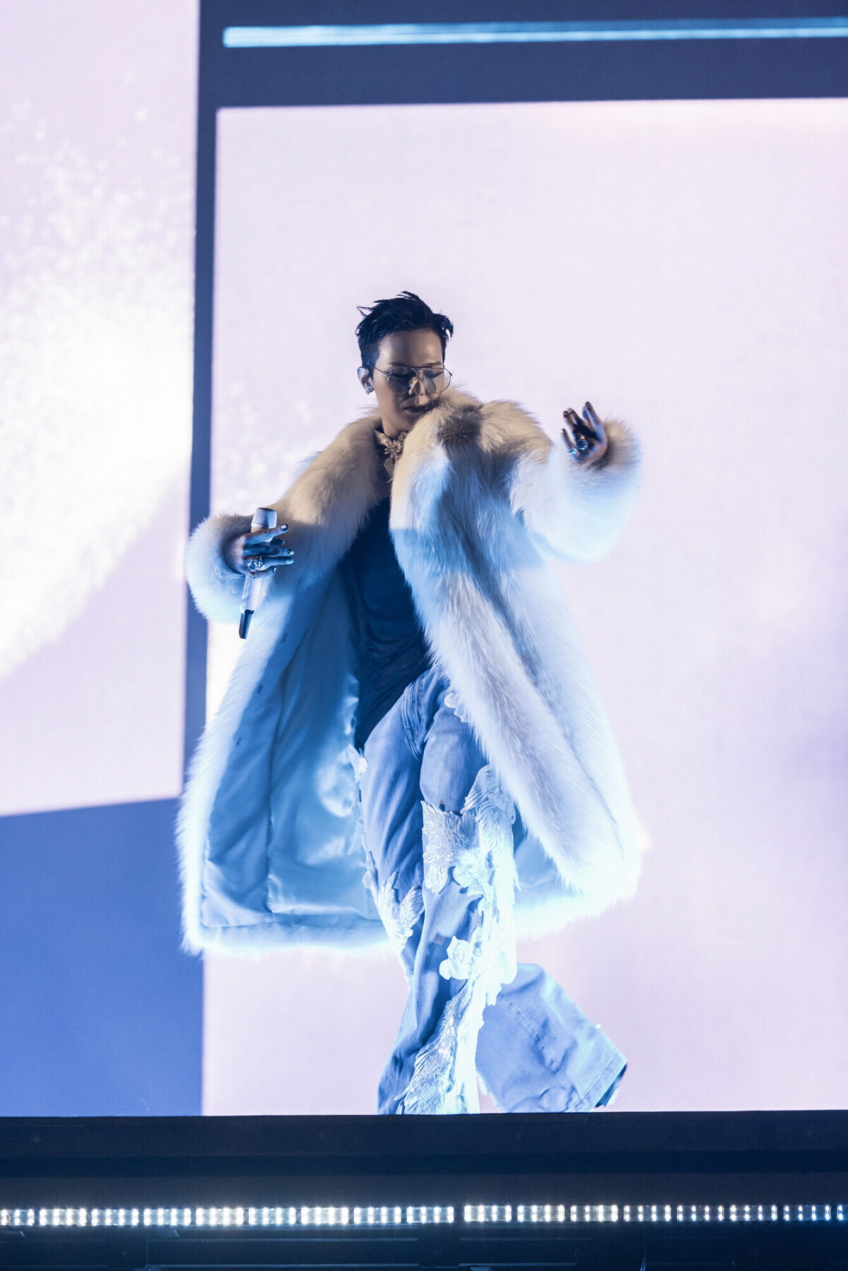 Artist, idol philosopher? In Nietzsche-inspired homecoming, G