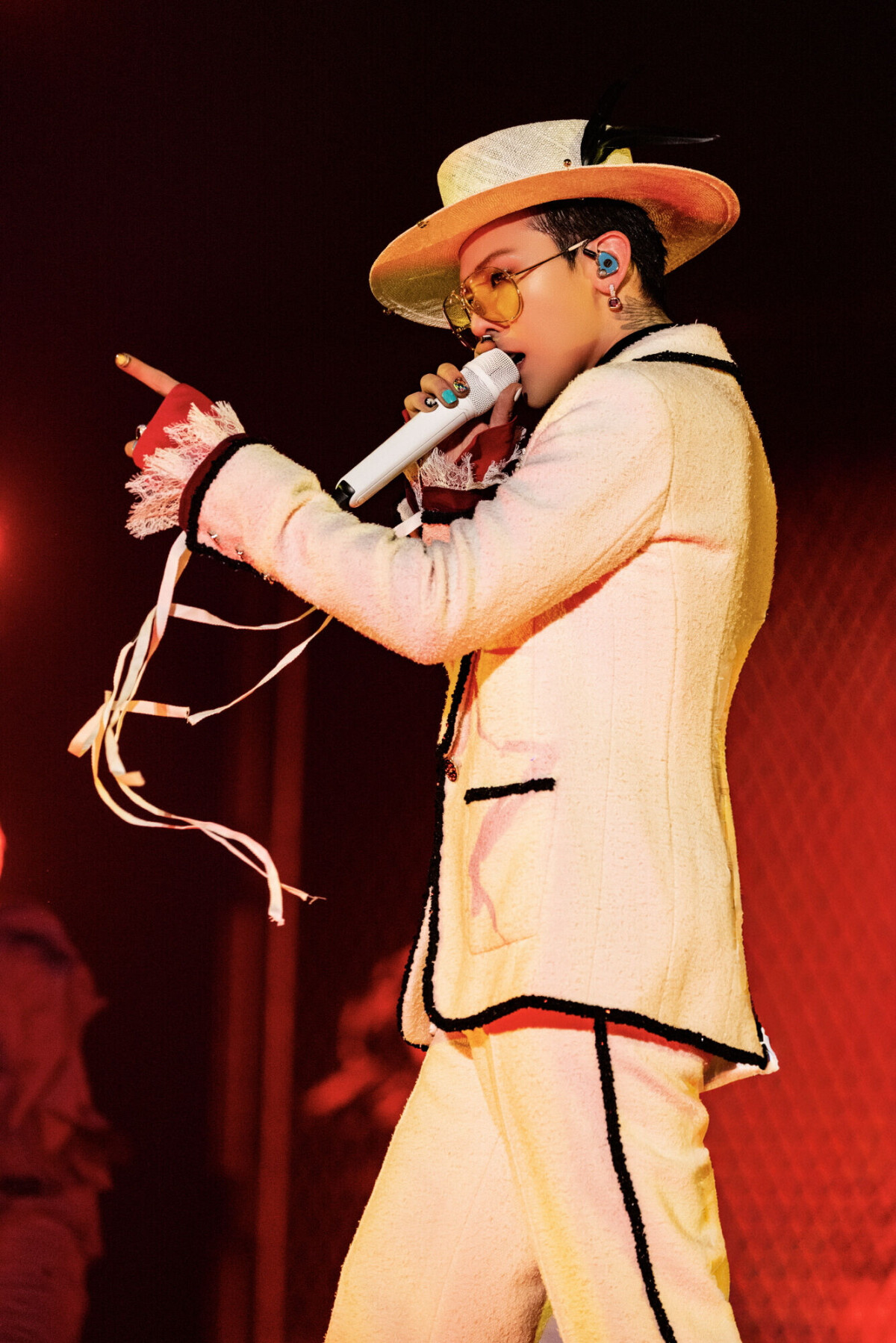 Artist, idol philosopher? In Nietzsche-inspired homecoming, G