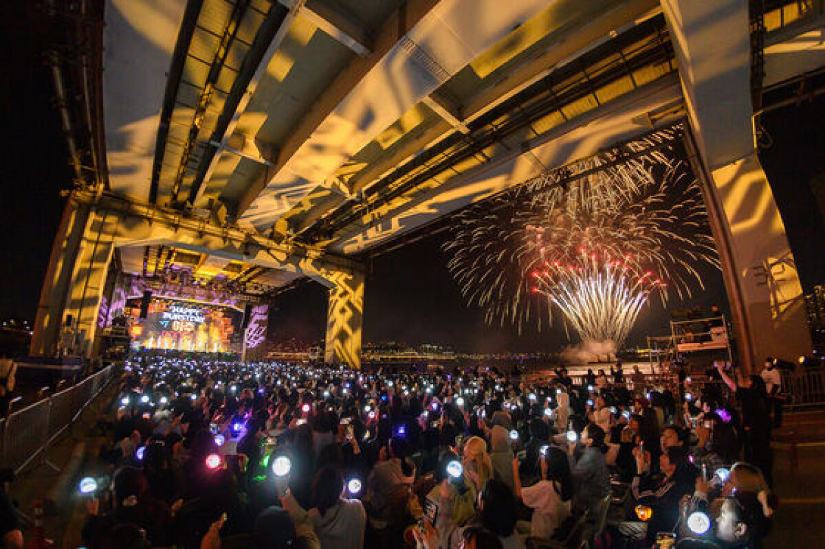 Happy Burstday': Fireworks light up Han River as Seventeen