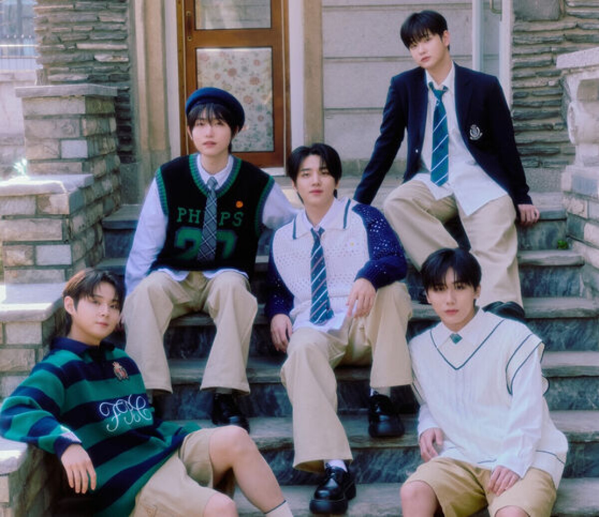 Boy band DKZ marks 6 years with pop-ups in Seoul