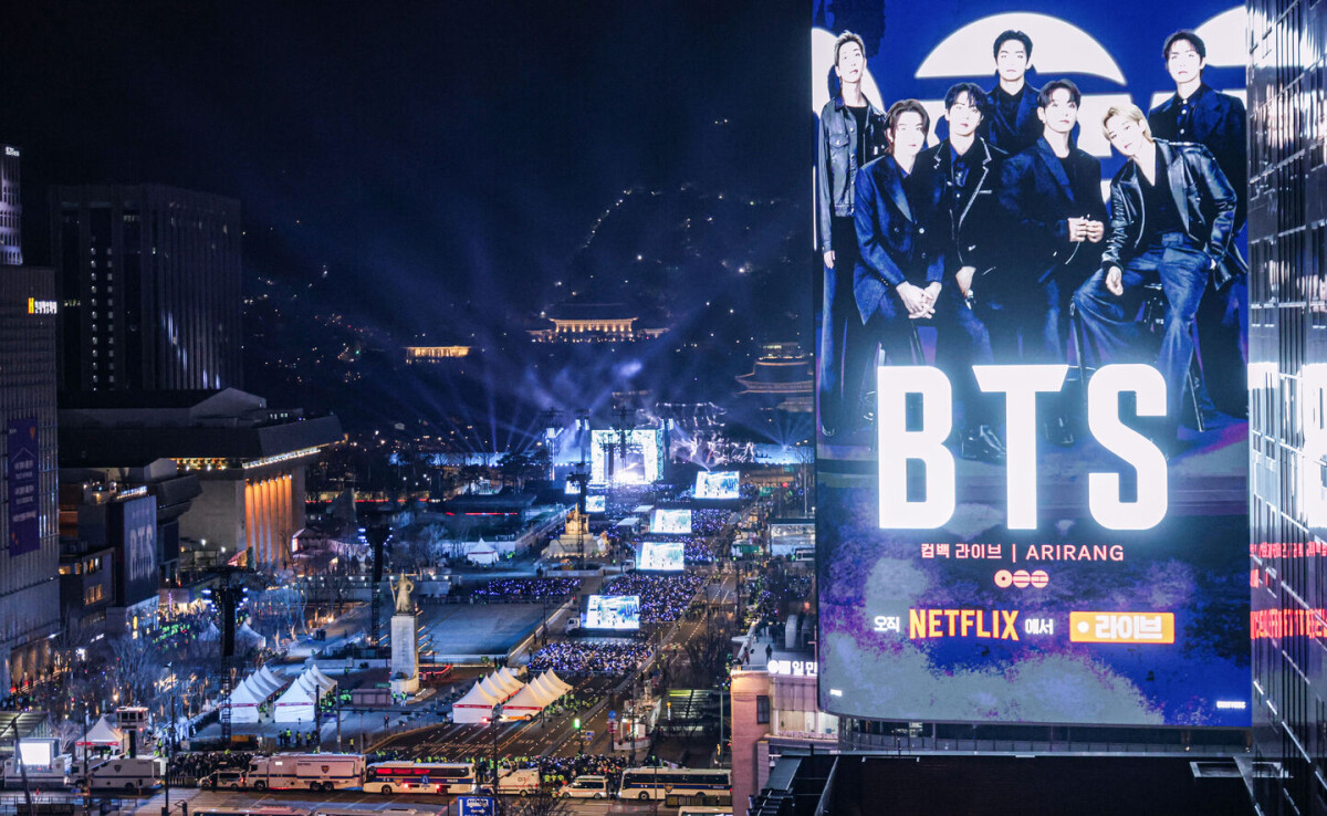 BTS 2.0' kicks off in Gwanghwamun as septet returns in triumphant