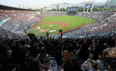 KBO sets first-half attendance record with 7.63 million fans in